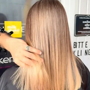 Video auf Instagram: „AirTouch-Retouch: Wir föhnen die Babyhaare weg, bleichen die langen und schicke