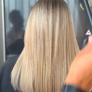 Video auf Instagram: „Sechs Stunden Airtouch – das Ergebnis ist der absolute Wahnsinn. Von hinten sie