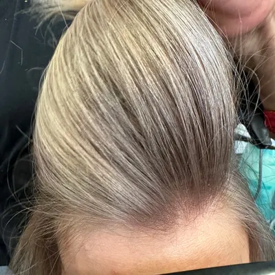 Ansatz mit Airtouch-Strähnen in Beigeblond, Ansicht von oben